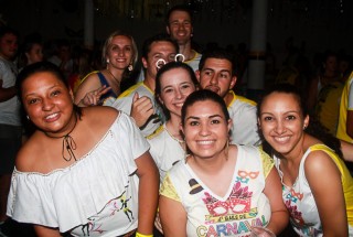 
<a style='margin-left: 5px;' class='btn btn-xs btn-social btn-facebook' href='https://www.facebook.com/sharer/sharer.php?u=https://www.galeramix.com.br/imagem/a63/800-800-90/conteudo/site_galerias/63/baile-de-carnaval-para-casais-ctg-fogao-de-lenha-tijucas-172.jpg' rel='popup' data-width='500' data-height='400'><i class='fa fa-facebook'></i>Compartilhar <span class='hidden-xs'>no Facebook</span>
</a> 
<a class='btn btn-default btn-xs' target='_blank' href='imagem/a63/800-800-90/conteudo/site_galerias/63/baile-de-carnaval-para-casais-ctg-fogao-de-lenha-tijucas-172.jpg'>
<span class='glyphicon glyphicon-cloud-download'></span> Salvar
</a>
