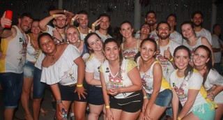 
<a style='margin-left: 5px;' class='btn btn-xs btn-social btn-facebook' href='https://www.facebook.com/sharer/sharer.php?u=https://www.galeramix.com.br/imagem/a63/800-800-90/conteudo/site_galerias/63/baile-de-carnaval-para-casais-ctg-fogao-de-lenha-tijucas-173.jpg' rel='popup' data-width='500' data-height='400'><i class='fa fa-facebook'></i>Compartilhar <span class='hidden-xs'>no Facebook</span>
</a> 
<a class='btn btn-default btn-xs' target='_blank' href='imagem/a63/800-800-90/conteudo/site_galerias/63/baile-de-carnaval-para-casais-ctg-fogao-de-lenha-tijucas-173.jpg'>
<span class='glyphicon glyphicon-cloud-download'></span> Salvar
</a>
