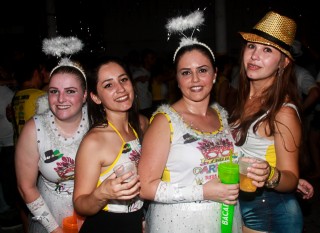 
<a style='margin-left: 5px;' class='btn btn-xs btn-social btn-facebook' href='https://www.facebook.com/sharer/sharer.php?u=https://www.galeramix.com.br/imagem/a63/800-800-90/conteudo/site_galerias/63/baile-de-carnaval-para-casais-ctg-fogao-de-lenha-tijucas-175.jpg' rel='popup' data-width='500' data-height='400'><i class='fa fa-facebook'></i>Compartilhar <span class='hidden-xs'>no Facebook</span>
</a> 
<a class='btn btn-default btn-xs' target='_blank' href='imagem/a63/800-800-90/conteudo/site_galerias/63/baile-de-carnaval-para-casais-ctg-fogao-de-lenha-tijucas-175.jpg'>
<span class='glyphicon glyphicon-cloud-download'></span> Salvar
</a>
