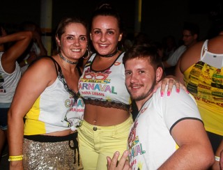 
<a style='margin-left: 5px;' class='btn btn-xs btn-social btn-facebook' href='https://www.facebook.com/sharer/sharer.php?u=https://www.galeramix.com.br/imagem/a63/800-800-90/conteudo/site_galerias/63/baile-de-carnaval-para-casais-ctg-fogao-de-lenha-tijucas-177.jpg' rel='popup' data-width='500' data-height='400'><i class='fa fa-facebook'></i>Compartilhar <span class='hidden-xs'>no Facebook</span>
</a> 
<a class='btn btn-default btn-xs' target='_blank' href='imagem/a63/800-800-90/conteudo/site_galerias/63/baile-de-carnaval-para-casais-ctg-fogao-de-lenha-tijucas-177.jpg'>
<span class='glyphicon glyphicon-cloud-download'></span> Salvar
</a>
