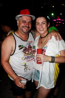 
<a style='margin-left: 5px;' class='btn btn-xs btn-social btn-facebook' href='https://www.facebook.com/sharer/sharer.php?u=https://www.galeramix.com.br/imagem/a63/800-800-90/conteudo/site_galerias/63/baile-de-carnaval-para-casais-ctg-fogao-de-lenha-tijucas-180.jpg' rel='popup' data-width='500' data-height='400'><i class='fa fa-facebook'></i>Compartilhar <span class='hidden-xs'>no Facebook</span>
</a> 
<a class='btn btn-default btn-xs' target='_blank' href='imagem/a63/800-800-90/conteudo/site_galerias/63/baile-de-carnaval-para-casais-ctg-fogao-de-lenha-tijucas-180.jpg'>
<span class='glyphicon glyphicon-cloud-download'></span> Salvar
</a>
