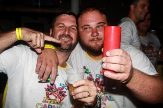 
<a style='margin-left: 5px;' class='btn btn-xs btn-social btn-facebook' href='https://www.facebook.com/sharer/sharer.php?u=https://www.galeramix.com.br/imagem/a63/800-800-90/conteudo/site_galerias/63/baile-de-carnaval-para-casais-ctg-fogao-de-lenha-tijucas-182.jpg' rel='popup' data-width='500' data-height='400'><i class='fa fa-facebook'></i>Compartilhar <span class='hidden-xs'>no Facebook</span>
</a> 
<a class='btn btn-default btn-xs' target='_blank' href='imagem/a63/800-800-90/conteudo/site_galerias/63/baile-de-carnaval-para-casais-ctg-fogao-de-lenha-tijucas-182.jpg'>
<span class='glyphicon glyphicon-cloud-download'></span> Salvar
</a>
