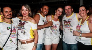 
<a style='margin-left: 5px;' class='btn btn-xs btn-social btn-facebook' href='https://www.facebook.com/sharer/sharer.php?u=https://www.galeramix.com.br/imagem/a63/800-800-90/conteudo/site_galerias/63/baile-de-carnaval-para-casais-ctg-fogao-de-lenha-tijucas-185.jpg' rel='popup' data-width='500' data-height='400'><i class='fa fa-facebook'></i>Compartilhar <span class='hidden-xs'>no Facebook</span>
</a> 
<a class='btn btn-default btn-xs' target='_blank' href='imagem/a63/800-800-90/conteudo/site_galerias/63/baile-de-carnaval-para-casais-ctg-fogao-de-lenha-tijucas-185.jpg'>
<span class='glyphicon glyphicon-cloud-download'></span> Salvar
</a>
