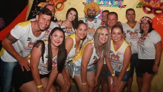 
<a style='margin-left: 5px;' class='btn btn-xs btn-social btn-facebook' href='https://www.facebook.com/sharer/sharer.php?u=https://www.galeramix.com.br/imagem/a63/800-800-90/conteudo/site_galerias/63/baile-de-carnaval-para-casais-ctg-fogao-de-lenha-tijucas-19.jpg' rel='popup' data-width='500' data-height='400'><i class='fa fa-facebook'></i>Compartilhar <span class='hidden-xs'>no Facebook</span>
</a> 
<a class='btn btn-default btn-xs' target='_blank' href='imagem/a63/800-800-90/conteudo/site_galerias/63/baile-de-carnaval-para-casais-ctg-fogao-de-lenha-tijucas-19.jpg'>
<span class='glyphicon glyphicon-cloud-download'></span> Salvar
</a>
