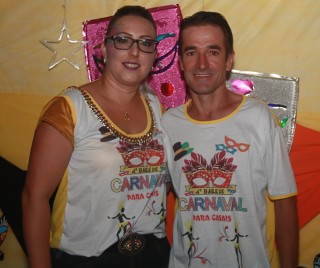 
<a style='margin-left: 5px;' class='btn btn-xs btn-social btn-facebook' href='https://www.facebook.com/sharer/sharer.php?u=https://www.galeramix.com.br/imagem/a63/800-800-90/conteudo/site_galerias/63/baile-de-carnaval-para-casais-ctg-fogao-de-lenha-tijucas-191.jpg' rel='popup' data-width='500' data-height='400'><i class='fa fa-facebook'></i>Compartilhar <span class='hidden-xs'>no Facebook</span>
</a> 
<a class='btn btn-default btn-xs' target='_blank' href='imagem/a63/800-800-90/conteudo/site_galerias/63/baile-de-carnaval-para-casais-ctg-fogao-de-lenha-tijucas-191.jpg'>
<span class='glyphicon glyphicon-cloud-download'></span> Salvar
</a>
