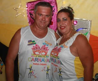 
<a style='margin-left: 5px;' class='btn btn-xs btn-social btn-facebook' href='https://www.facebook.com/sharer/sharer.php?u=https://www.galeramix.com.br/imagem/a63/800-800-90/conteudo/site_galerias/63/baile-de-carnaval-para-casais-ctg-fogao-de-lenha-tijucas-192.jpg' rel='popup' data-width='500' data-height='400'><i class='fa fa-facebook'></i>Compartilhar <span class='hidden-xs'>no Facebook</span>
</a> 
<a class='btn btn-default btn-xs' target='_blank' href='imagem/a63/800-800-90/conteudo/site_galerias/63/baile-de-carnaval-para-casais-ctg-fogao-de-lenha-tijucas-192.jpg'>
<span class='glyphicon glyphicon-cloud-download'></span> Salvar
</a>
