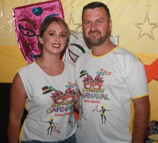 
<a style='margin-left: 5px;' class='btn btn-xs btn-social btn-facebook' href='https://www.facebook.com/sharer/sharer.php?u=https://www.galeramix.com.br/imagem/a63/800-800-90/conteudo/site_galerias/63/baile-de-carnaval-para-casais-ctg-fogao-de-lenha-tijucas-194.jpg' rel='popup' data-width='500' data-height='400'><i class='fa fa-facebook'></i>Compartilhar <span class='hidden-xs'>no Facebook</span>
</a> 
<a class='btn btn-default btn-xs' target='_blank' href='imagem/a63/800-800-90/conteudo/site_galerias/63/baile-de-carnaval-para-casais-ctg-fogao-de-lenha-tijucas-194.jpg'>
<span class='glyphicon glyphicon-cloud-download'></span> Salvar
</a>
