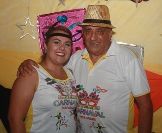 
<a style='margin-left: 5px;' class='btn btn-xs btn-social btn-facebook' href='https://www.facebook.com/sharer/sharer.php?u=https://www.galeramix.com.br/imagem/a63/800-800-90/conteudo/site_galerias/63/baile-de-carnaval-para-casais-ctg-fogao-de-lenha-tijucas-196.jpg' rel='popup' data-width='500' data-height='400'><i class='fa fa-facebook'></i>Compartilhar <span class='hidden-xs'>no Facebook</span>
</a> 
<a class='btn btn-default btn-xs' target='_blank' href='imagem/a63/800-800-90/conteudo/site_galerias/63/baile-de-carnaval-para-casais-ctg-fogao-de-lenha-tijucas-196.jpg'>
<span class='glyphicon glyphicon-cloud-download'></span> Salvar
</a>
