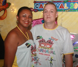 
<a style='margin-left: 5px;' class='btn btn-xs btn-social btn-facebook' href='https://www.facebook.com/sharer/sharer.php?u=https://www.galeramix.com.br/imagem/a63/800-800-90/conteudo/site_galerias/63/baile-de-carnaval-para-casais-ctg-fogao-de-lenha-tijucas-197.jpg' rel='popup' data-width='500' data-height='400'><i class='fa fa-facebook'></i>Compartilhar <span class='hidden-xs'>no Facebook</span>
</a> 
<a class='btn btn-default btn-xs' target='_blank' href='imagem/a63/800-800-90/conteudo/site_galerias/63/baile-de-carnaval-para-casais-ctg-fogao-de-lenha-tijucas-197.jpg'>
<span class='glyphicon glyphicon-cloud-download'></span> Salvar
</a>
