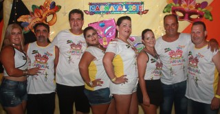 
<a style='margin-left: 5px;' class='btn btn-xs btn-social btn-facebook' href='https://www.facebook.com/sharer/sharer.php?u=https://www.galeramix.com.br/imagem/a63/800-800-90/conteudo/site_galerias/63/baile-de-carnaval-para-casais-ctg-fogao-de-lenha-tijucas-198.jpg' rel='popup' data-width='500' data-height='400'><i class='fa fa-facebook'></i>Compartilhar <span class='hidden-xs'>no Facebook</span>
</a> 
<a class='btn btn-default btn-xs' target='_blank' href='imagem/a63/800-800-90/conteudo/site_galerias/63/baile-de-carnaval-para-casais-ctg-fogao-de-lenha-tijucas-198.jpg'>
<span class='glyphicon glyphicon-cloud-download'></span> Salvar
</a>
