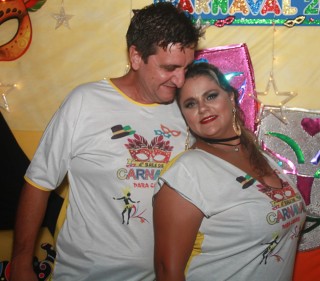 
<a style='margin-left: 5px;' class='btn btn-xs btn-social btn-facebook' href='https://www.facebook.com/sharer/sharer.php?u=https://www.galeramix.com.br/imagem/a63/800-800-90/conteudo/site_galerias/63/baile-de-carnaval-para-casais-ctg-fogao-de-lenha-tijucas-199.jpg' rel='popup' data-width='500' data-height='400'><i class='fa fa-facebook'></i>Compartilhar <span class='hidden-xs'>no Facebook</span>
</a> 
<a class='btn btn-default btn-xs' target='_blank' href='imagem/a63/800-800-90/conteudo/site_galerias/63/baile-de-carnaval-para-casais-ctg-fogao-de-lenha-tijucas-199.jpg'>
<span class='glyphicon glyphicon-cloud-download'></span> Salvar
</a>
