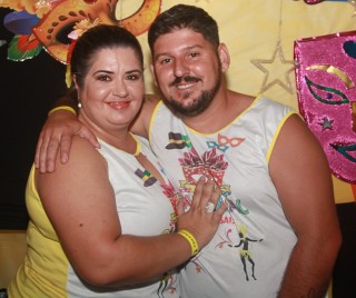 
<a style='margin-left: 5px;' class='btn btn-xs btn-social btn-facebook' href='https://www.facebook.com/sharer/sharer.php?u=https://www.galeramix.com.br/imagem/a63/800-800-90/conteudo/site_galerias/63/baile-de-carnaval-para-casais-ctg-fogao-de-lenha-tijucas-2.jpg' rel='popup' data-width='500' data-height='400'><i class='fa fa-facebook'></i>Compartilhar <span class='hidden-xs'>no Facebook</span>
</a> 
<a class='btn btn-default btn-xs' target='_blank' href='imagem/a63/800-800-90/conteudo/site_galerias/63/baile-de-carnaval-para-casais-ctg-fogao-de-lenha-tijucas-2.jpg'>
<span class='glyphicon glyphicon-cloud-download'></span> Salvar
</a>
