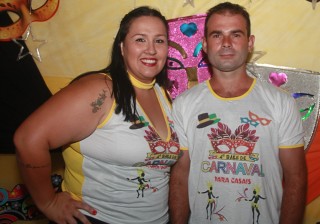 
<a style='margin-left: 5px;' class='btn btn-xs btn-social btn-facebook' href='https://www.facebook.com/sharer/sharer.php?u=https://www.galeramix.com.br/imagem/a63/800-800-90/conteudo/site_galerias/63/baile-de-carnaval-para-casais-ctg-fogao-de-lenha-tijucas-206.jpg' rel='popup' data-width='500' data-height='400'><i class='fa fa-facebook'></i>Compartilhar <span class='hidden-xs'>no Facebook</span>
</a> 
<a class='btn btn-default btn-xs' target='_blank' href='imagem/a63/800-800-90/conteudo/site_galerias/63/baile-de-carnaval-para-casais-ctg-fogao-de-lenha-tijucas-206.jpg'>
<span class='glyphicon glyphicon-cloud-download'></span> Salvar
</a>
