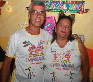 
<a style='margin-left: 5px;' class='btn btn-xs btn-social btn-facebook' href='https://www.facebook.com/sharer/sharer.php?u=https://www.galeramix.com.br/imagem/a63/800-800-90/conteudo/site_galerias/63/baile-de-carnaval-para-casais-ctg-fogao-de-lenha-tijucas-214.jpg' rel='popup' data-width='500' data-height='400'><i class='fa fa-facebook'></i>Compartilhar <span class='hidden-xs'>no Facebook</span>
</a> 
<a class='btn btn-default btn-xs' target='_blank' href='imagem/a63/800-800-90/conteudo/site_galerias/63/baile-de-carnaval-para-casais-ctg-fogao-de-lenha-tijucas-214.jpg'>
<span class='glyphicon glyphicon-cloud-download'></span> Salvar
</a>
