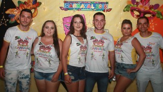 
<a style='margin-left: 5px;' class='btn btn-xs btn-social btn-facebook' href='https://www.facebook.com/sharer/sharer.php?u=https://www.galeramix.com.br/imagem/a63/800-800-90/conteudo/site_galerias/63/baile-de-carnaval-para-casais-ctg-fogao-de-lenha-tijucas-216.jpg' rel='popup' data-width='500' data-height='400'><i class='fa fa-facebook'></i>Compartilhar <span class='hidden-xs'>no Facebook</span>
</a> 
<a class='btn btn-default btn-xs' target='_blank' href='imagem/a63/800-800-90/conteudo/site_galerias/63/baile-de-carnaval-para-casais-ctg-fogao-de-lenha-tijucas-216.jpg'>
<span class='glyphicon glyphicon-cloud-download'></span> Salvar
</a>
