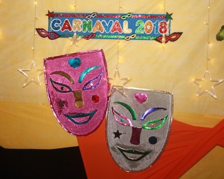 
<a style='margin-left: 5px;' class='btn btn-xs btn-social btn-facebook' href='https://www.facebook.com/sharer/sharer.php?u=https://www.galeramix.com.br/imagem/a63/800-800-90/conteudo/site_galerias/63/baile-de-carnaval-para-casais-ctg-fogao-de-lenha-tijucas-218.jpg' rel='popup' data-width='500' data-height='400'><i class='fa fa-facebook'></i>Compartilhar <span class='hidden-xs'>no Facebook</span>
</a> 
<a class='btn btn-default btn-xs' target='_blank' href='imagem/a63/800-800-90/conteudo/site_galerias/63/baile-de-carnaval-para-casais-ctg-fogao-de-lenha-tijucas-218.jpg'>
<span class='glyphicon glyphicon-cloud-download'></span> Salvar
</a>
