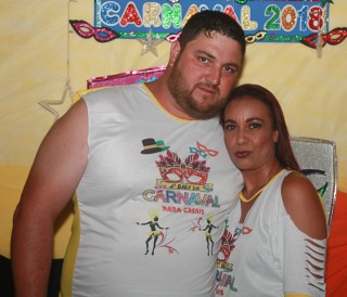 
<a style='margin-left: 5px;' class='btn btn-xs btn-social btn-facebook' href='https://www.facebook.com/sharer/sharer.php?u=https://www.galeramix.com.br/imagem/a63/800-800-90/conteudo/site_galerias/63/baile-de-carnaval-para-casais-ctg-fogao-de-lenha-tijucas-224.jpg' rel='popup' data-width='500' data-height='400'><i class='fa fa-facebook'></i>Compartilhar <span class='hidden-xs'>no Facebook</span>
</a> 
<a class='btn btn-default btn-xs' target='_blank' href='imagem/a63/800-800-90/conteudo/site_galerias/63/baile-de-carnaval-para-casais-ctg-fogao-de-lenha-tijucas-224.jpg'>
<span class='glyphicon glyphicon-cloud-download'></span> Salvar
</a>
