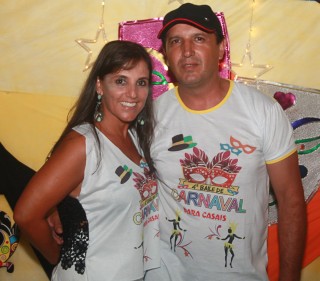 
<a style='margin-left: 5px;' class='btn btn-xs btn-social btn-facebook' href='https://www.facebook.com/sharer/sharer.php?u=https://www.galeramix.com.br/imagem/a63/800-800-90/conteudo/site_galerias/63/baile-de-carnaval-para-casais-ctg-fogao-de-lenha-tijucas-23.jpg' rel='popup' data-width='500' data-height='400'><i class='fa fa-facebook'></i>Compartilhar <span class='hidden-xs'>no Facebook</span>
</a> 
<a class='btn btn-default btn-xs' target='_blank' href='imagem/a63/800-800-90/conteudo/site_galerias/63/baile-de-carnaval-para-casais-ctg-fogao-de-lenha-tijucas-23.jpg'>
<span class='glyphicon glyphicon-cloud-download'></span> Salvar
</a>
