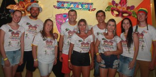 
<a style='margin-left: 5px;' class='btn btn-xs btn-social btn-facebook' href='https://www.facebook.com/sharer/sharer.php?u=https://www.galeramix.com.br/imagem/a63/800-800-90/conteudo/site_galerias/63/baile-de-carnaval-para-casais-ctg-fogao-de-lenha-tijucas-28.jpg' rel='popup' data-width='500' data-height='400'><i class='fa fa-facebook'></i>Compartilhar <span class='hidden-xs'>no Facebook</span>
</a> 
<a class='btn btn-default btn-xs' target='_blank' href='imagem/a63/800-800-90/conteudo/site_galerias/63/baile-de-carnaval-para-casais-ctg-fogao-de-lenha-tijucas-28.jpg'>
<span class='glyphicon glyphicon-cloud-download'></span> Salvar
</a>
