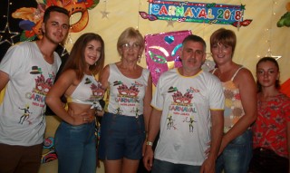 
<a style='margin-left: 5px;' class='btn btn-xs btn-social btn-facebook' href='https://www.facebook.com/sharer/sharer.php?u=https://www.galeramix.com.br/imagem/a63/800-800-90/conteudo/site_galerias/63/baile-de-carnaval-para-casais-ctg-fogao-de-lenha-tijucas-34.jpg' rel='popup' data-width='500' data-height='400'><i class='fa fa-facebook'></i>Compartilhar <span class='hidden-xs'>no Facebook</span>
</a> 
<a class='btn btn-default btn-xs' target='_blank' href='imagem/a63/800-800-90/conteudo/site_galerias/63/baile-de-carnaval-para-casais-ctg-fogao-de-lenha-tijucas-34.jpg'>
<span class='glyphicon glyphicon-cloud-download'></span> Salvar
</a>
