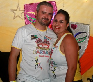 
<a style='margin-left: 5px;' class='btn btn-xs btn-social btn-facebook' href='https://www.facebook.com/sharer/sharer.php?u=https://www.galeramix.com.br/imagem/a63/800-800-90/conteudo/site_galerias/63/baile-de-carnaval-para-casais-ctg-fogao-de-lenha-tijucas-40.jpg' rel='popup' data-width='500' data-height='400'><i class='fa fa-facebook'></i>Compartilhar <span class='hidden-xs'>no Facebook</span>
</a> 
<a class='btn btn-default btn-xs' target='_blank' href='imagem/a63/800-800-90/conteudo/site_galerias/63/baile-de-carnaval-para-casais-ctg-fogao-de-lenha-tijucas-40.jpg'>
<span class='glyphicon glyphicon-cloud-download'></span> Salvar
</a>
