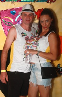 
<a style='margin-left: 5px;' class='btn btn-xs btn-social btn-facebook' href='https://www.facebook.com/sharer/sharer.php?u=https://www.galeramix.com.br/imagem/a63/800-800-90/conteudo/site_galerias/63/baile-de-carnaval-para-casais-ctg-fogao-de-lenha-tijucas-48.jpg' rel='popup' data-width='500' data-height='400'><i class='fa fa-facebook'></i>Compartilhar <span class='hidden-xs'>no Facebook</span>
</a> 
<a class='btn btn-default btn-xs' target='_blank' href='imagem/a63/800-800-90/conteudo/site_galerias/63/baile-de-carnaval-para-casais-ctg-fogao-de-lenha-tijucas-48.jpg'>
<span class='glyphicon glyphicon-cloud-download'></span> Salvar
</a>
