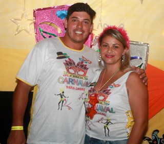 
<a style='margin-left: 5px;' class='btn btn-xs btn-social btn-facebook' href='https://www.facebook.com/sharer/sharer.php?u=https://www.galeramix.com.br/imagem/a63/800-800-90/conteudo/site_galerias/63/baile-de-carnaval-para-casais-ctg-fogao-de-lenha-tijucas-50.jpg' rel='popup' data-width='500' data-height='400'><i class='fa fa-facebook'></i>Compartilhar <span class='hidden-xs'>no Facebook</span>
</a> 
<a class='btn btn-default btn-xs' target='_blank' href='imagem/a63/800-800-90/conteudo/site_galerias/63/baile-de-carnaval-para-casais-ctg-fogao-de-lenha-tijucas-50.jpg'>
<span class='glyphicon glyphicon-cloud-download'></span> Salvar
</a>
