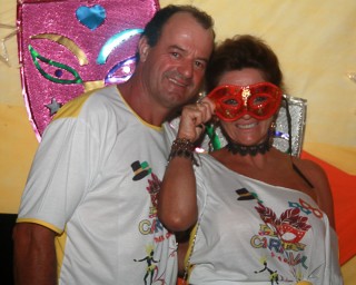 
<a style='margin-left: 5px;' class='btn btn-xs btn-social btn-facebook' href='https://www.facebook.com/sharer/sharer.php?u=https://www.galeramix.com.br/imagem/a63/800-800-90/conteudo/site_galerias/63/baile-de-carnaval-para-casais-ctg-fogao-de-lenha-tijucas-56.jpg' rel='popup' data-width='500' data-height='400'><i class='fa fa-facebook'></i>Compartilhar <span class='hidden-xs'>no Facebook</span>
</a> 
<a class='btn btn-default btn-xs' target='_blank' href='imagem/a63/800-800-90/conteudo/site_galerias/63/baile-de-carnaval-para-casais-ctg-fogao-de-lenha-tijucas-56.jpg'>
<span class='glyphicon glyphicon-cloud-download'></span> Salvar
</a>
