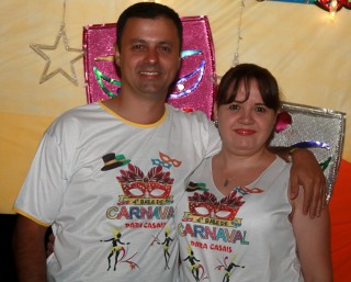 
<a style='margin-left: 5px;' class='btn btn-xs btn-social btn-facebook' href='https://www.facebook.com/sharer/sharer.php?u=https://www.galeramix.com.br/imagem/a63/800-800-90/conteudo/site_galerias/63/baile-de-carnaval-para-casais-ctg-fogao-de-lenha-tijucas-57.jpg' rel='popup' data-width='500' data-height='400'><i class='fa fa-facebook'></i>Compartilhar <span class='hidden-xs'>no Facebook</span>
</a> 
<a class='btn btn-default btn-xs' target='_blank' href='imagem/a63/800-800-90/conteudo/site_galerias/63/baile-de-carnaval-para-casais-ctg-fogao-de-lenha-tijucas-57.jpg'>
<span class='glyphicon glyphicon-cloud-download'></span> Salvar
</a>
