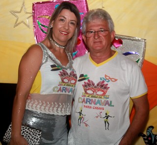 
<a style='margin-left: 5px;' class='btn btn-xs btn-social btn-facebook' href='https://www.facebook.com/sharer/sharer.php?u=https://www.galeramix.com.br/imagem/a63/800-800-90/conteudo/site_galerias/63/baile-de-carnaval-para-casais-ctg-fogao-de-lenha-tijucas-63.jpg' rel='popup' data-width='500' data-height='400'><i class='fa fa-facebook'></i>Compartilhar <span class='hidden-xs'>no Facebook</span>
</a> 
<a class='btn btn-default btn-xs' target='_blank' href='imagem/a63/800-800-90/conteudo/site_galerias/63/baile-de-carnaval-para-casais-ctg-fogao-de-lenha-tijucas-63.jpg'>
<span class='glyphicon glyphicon-cloud-download'></span> Salvar
</a>
