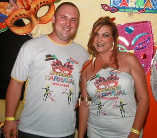 
<a style='margin-left: 5px;' class='btn btn-xs btn-social btn-facebook' href='https://www.facebook.com/sharer/sharer.php?u=https://www.galeramix.com.br/imagem/a63/800-800-90/conteudo/site_galerias/63/baile-de-carnaval-para-casais-ctg-fogao-de-lenha-tijucas-65.jpg' rel='popup' data-width='500' data-height='400'><i class='fa fa-facebook'></i>Compartilhar <span class='hidden-xs'>no Facebook</span>
</a> 
<a class='btn btn-default btn-xs' target='_blank' href='imagem/a63/800-800-90/conteudo/site_galerias/63/baile-de-carnaval-para-casais-ctg-fogao-de-lenha-tijucas-65.jpg'>
<span class='glyphicon glyphicon-cloud-download'></span> Salvar
</a>
