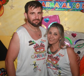 
<a style='margin-left: 5px;' class='btn btn-xs btn-social btn-facebook' href='https://www.facebook.com/sharer/sharer.php?u=https://www.galeramix.com.br/imagem/a63/800-800-90/conteudo/site_galerias/63/baile-de-carnaval-para-casais-ctg-fogao-de-lenha-tijucas-7.jpg' rel='popup' data-width='500' data-height='400'><i class='fa fa-facebook'></i>Compartilhar <span class='hidden-xs'>no Facebook</span>
</a> 
<a class='btn btn-default btn-xs' target='_blank' href='imagem/a63/800-800-90/conteudo/site_galerias/63/baile-de-carnaval-para-casais-ctg-fogao-de-lenha-tijucas-7.jpg'>
<span class='glyphicon glyphicon-cloud-download'></span> Salvar
</a>
