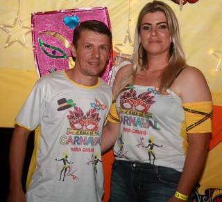 
<a style='margin-left: 5px;' class='btn btn-xs btn-social btn-facebook' href='https://www.facebook.com/sharer/sharer.php?u=https://www.galeramix.com.br/imagem/a63/800-800-90/conteudo/site_galerias/63/baile-de-carnaval-para-casais-ctg-fogao-de-lenha-tijucas-70.jpg' rel='popup' data-width='500' data-height='400'><i class='fa fa-facebook'></i>Compartilhar <span class='hidden-xs'>no Facebook</span>
</a> 
<a class='btn btn-default btn-xs' target='_blank' href='imagem/a63/800-800-90/conteudo/site_galerias/63/baile-de-carnaval-para-casais-ctg-fogao-de-lenha-tijucas-70.jpg'>
<span class='glyphicon glyphicon-cloud-download'></span> Salvar
</a>
