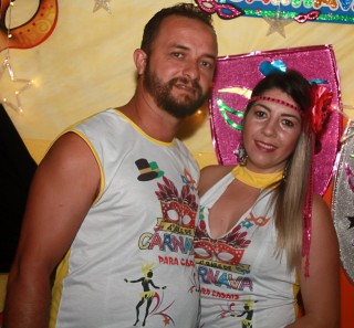 
<a style='margin-left: 5px;' class='btn btn-xs btn-social btn-facebook' href='https://www.facebook.com/sharer/sharer.php?u=https://www.galeramix.com.br/imagem/a63/800-800-90/conteudo/site_galerias/63/baile-de-carnaval-para-casais-ctg-fogao-de-lenha-tijucas-74.jpg' rel='popup' data-width='500' data-height='400'><i class='fa fa-facebook'></i>Compartilhar <span class='hidden-xs'>no Facebook</span>
</a> 
<a class='btn btn-default btn-xs' target='_blank' href='imagem/a63/800-800-90/conteudo/site_galerias/63/baile-de-carnaval-para-casais-ctg-fogao-de-lenha-tijucas-74.jpg'>
<span class='glyphicon glyphicon-cloud-download'></span> Salvar
</a>
