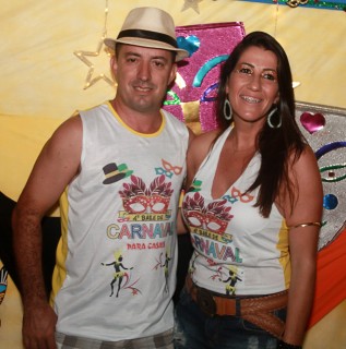 
<a style='margin-left: 5px;' class='btn btn-xs btn-social btn-facebook' href='https://www.facebook.com/sharer/sharer.php?u=https://www.galeramix.com.br/imagem/a63/800-800-90/conteudo/site_galerias/63/baile-de-carnaval-para-casais-ctg-fogao-de-lenha-tijucas-75.jpg' rel='popup' data-width='500' data-height='400'><i class='fa fa-facebook'></i>Compartilhar <span class='hidden-xs'>no Facebook</span>
</a> 
<a class='btn btn-default btn-xs' target='_blank' href='imagem/a63/800-800-90/conteudo/site_galerias/63/baile-de-carnaval-para-casais-ctg-fogao-de-lenha-tijucas-75.jpg'>
<span class='glyphicon glyphicon-cloud-download'></span> Salvar
</a>
