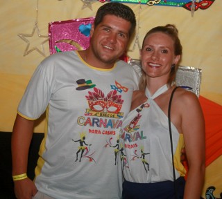 
<a style='margin-left: 5px;' class='btn btn-xs btn-social btn-facebook' href='https://www.facebook.com/sharer/sharer.php?u=https://www.galeramix.com.br/imagem/a63/800-800-90/conteudo/site_galerias/63/baile-de-carnaval-para-casais-ctg-fogao-de-lenha-tijucas-86.jpg' rel='popup' data-width='500' data-height='400'><i class='fa fa-facebook'></i>Compartilhar <span class='hidden-xs'>no Facebook</span>
</a> 
<a class='btn btn-default btn-xs' target='_blank' href='imagem/a63/800-800-90/conteudo/site_galerias/63/baile-de-carnaval-para-casais-ctg-fogao-de-lenha-tijucas-86.jpg'>
<span class='glyphicon glyphicon-cloud-download'></span> Salvar
</a>
