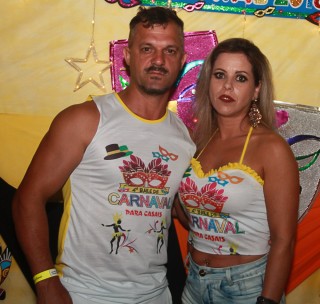 
<a style='margin-left: 5px;' class='btn btn-xs btn-social btn-facebook' href='https://www.facebook.com/sharer/sharer.php?u=https://www.galeramix.com.br/imagem/a63/800-800-90/conteudo/site_galerias/63/baile-de-carnaval-para-casais-ctg-fogao-de-lenha-tijucas-94.jpg' rel='popup' data-width='500' data-height='400'><i class='fa fa-facebook'></i>Compartilhar <span class='hidden-xs'>no Facebook</span>
</a> 
<a class='btn btn-default btn-xs' target='_blank' href='imagem/a63/800-800-90/conteudo/site_galerias/63/baile-de-carnaval-para-casais-ctg-fogao-de-lenha-tijucas-94.jpg'>
<span class='glyphicon glyphicon-cloud-download'></span> Salvar
</a>
