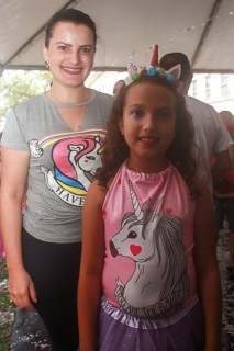 
                                <a style='margin-left: 5px;' class='btn btn-xs btn-social btn-facebook' href='https://www.facebook.com/sharer/sharer.php?u=https://www.galeramix.com.br/imagem/a64/800-800-90/conteudo/site_galerias/64/carnaval-infantil-casarao-gallotti-tijucas-10.jpg' rel='popup' data-width='500' data-height='400'><i class='fa fa-facebook'></i>Compartilhar <span class='hidden-xs'>no Facebook</span>
                            </a> 
                            <a class='btn btn-default btn-xs' target='_blank' href='imagem/a64/800-800-90/conteudo/site_galerias/64/carnaval-infantil-casarao-gallotti-tijucas-10.jpg'>
                                <span class='glyphicon glyphicon-cloud-download'></span> Salvar
                            </a>
                            