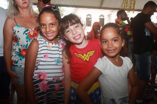 
                        <a style='margin-left: 5px;' class='btn btn-xs btn-social btn-facebook' href='https://www.facebook.com/sharer/sharer.php?u=https://www.galeramix.com.br/imagem/a64/800-800-90/conteudo/site_galerias/64/carnaval-infantil-casarao-gallotti-tijucas-12.jpg' rel='popup' data-width='500' data-height='400'><i class='fa fa-facebook'></i>Compartilhar <span class='hidden-xs'>no Facebook</span>
                    </a> 
                    <a class='btn btn-default btn-xs' target='_blank' href='imagem/a64/800-800-90/conteudo/site_galerias/64/carnaval-infantil-casarao-gallotti-tijucas-12.jpg'>
                        <span class='glyphicon glyphicon-cloud-download'></span> Salvar
                    </a>
                    