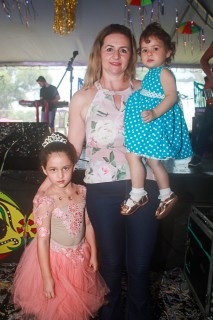 
    <a style='margin-left: 5px;' class='btn btn-xs btn-social btn-facebook' href='https://www.facebook.com/sharer/sharer.php?u=https://www.galeramix.com.br/imagem/a64/800-800-90/conteudo/site_galerias/64/carnaval-infantil-casarao-gallotti-tijucas-17.jpg' rel='popup' data-width='500' data-height='400'><i class='fa fa-facebook'></i>Compartilhar <span class='hidden-xs'>no Facebook</span>
</a> 
<a class='btn btn-default btn-xs' target='_blank' href='imagem/a64/800-800-90/conteudo/site_galerias/64/carnaval-infantil-casarao-gallotti-tijucas-17.jpg'>
    <span class='glyphicon glyphicon-cloud-download'></span> Salvar
</a>
