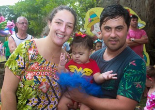 
<a style='margin-left: 5px;' class='btn btn-xs btn-social btn-facebook' href='https://www.facebook.com/sharer/sharer.php?u=https://www.galeramix.com.br/imagem/a64/800-800-90/conteudo/site_galerias/64/carnaval-infantil-casarao-gallotti-tijucas-2.jpg' rel='popup' data-width='500' data-height='400'><i class='fa fa-facebook'></i>Compartilhar <span class='hidden-xs'>no Facebook</span>
</a> 
<a class='btn btn-default btn-xs' target='_blank' href='imagem/a64/800-800-90/conteudo/site_galerias/64/carnaval-infantil-casarao-gallotti-tijucas-2.jpg'>
<span class='glyphicon glyphicon-cloud-download'></span> Salvar
</a>
