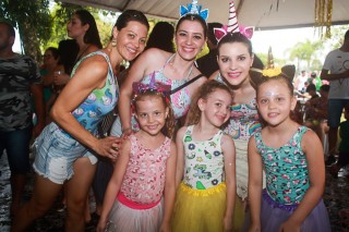 
<a style='margin-left: 5px;' class='btn btn-xs btn-social btn-facebook' href='https://www.facebook.com/sharer/sharer.php?u=https://www.galeramix.com.br/imagem/a64/800-800-90/conteudo/site_galerias/64/carnaval-infantil-casarao-gallotti-tijucas-21.jpg' rel='popup' data-width='500' data-height='400'><i class='fa fa-facebook'></i>Compartilhar <span class='hidden-xs'>no Facebook</span>
</a> 
<a class='btn btn-default btn-xs' target='_blank' href='imagem/a64/800-800-90/conteudo/site_galerias/64/carnaval-infantil-casarao-gallotti-tijucas-21.jpg'>
<span class='glyphicon glyphicon-cloud-download'></span> Salvar
</a>
