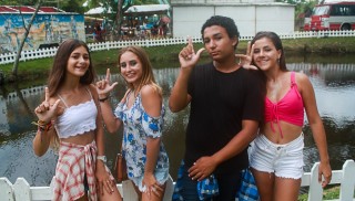 
<a style='margin-left: 5px;' class='btn btn-xs btn-social btn-facebook' href='https://www.facebook.com/sharer/sharer.php?u=https://www.galeramix.com.br/imagem/a64/800-800-90/conteudo/site_galerias/64/carnaval-infantil-casarao-gallotti-tijucas-26.jpg' rel='popup' data-width='500' data-height='400'><i class='fa fa-facebook'></i>Compartilhar <span class='hidden-xs'>no Facebook</span>
</a> 
<a class='btn btn-default btn-xs' target='_blank' href='imagem/a64/800-800-90/conteudo/site_galerias/64/carnaval-infantil-casarao-gallotti-tijucas-26.jpg'>
<span class='glyphicon glyphicon-cloud-download'></span> Salvar
</a>
