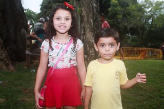 
<a style='margin-left: 5px;' class='btn btn-xs btn-social btn-facebook' href='https://www.facebook.com/sharer/sharer.php?u=https://www.galeramix.com.br/imagem/a64/800-800-90/conteudo/site_galerias/64/carnaval-infantil-casarao-gallotti-tijucas-34.jpg' rel='popup' data-width='500' data-height='400'><i class='fa fa-facebook'></i>Compartilhar <span class='hidden-xs'>no Facebook</span>
</a> 
<a class='btn btn-default btn-xs' target='_blank' href='imagem/a64/800-800-90/conteudo/site_galerias/64/carnaval-infantil-casarao-gallotti-tijucas-34.jpg'>
<span class='glyphicon glyphicon-cloud-download'></span> Salvar
</a>
