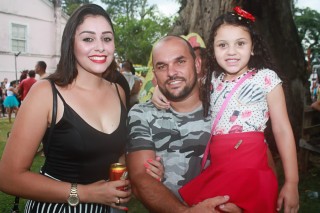 
<a style='margin-left: 5px;' class='btn btn-xs btn-social btn-facebook' href='https://www.facebook.com/sharer/sharer.php?u=https://www.galeramix.com.br/imagem/a64/800-800-90/conteudo/site_galerias/64/carnaval-infantil-casarao-gallotti-tijucas-36.jpg' rel='popup' data-width='500' data-height='400'><i class='fa fa-facebook'></i>Compartilhar <span class='hidden-xs'>no Facebook</span>
</a> 
<a class='btn btn-default btn-xs' target='_blank' href='imagem/a64/800-800-90/conteudo/site_galerias/64/carnaval-infantil-casarao-gallotti-tijucas-36.jpg'>
<span class='glyphicon glyphicon-cloud-download'></span> Salvar
</a>
