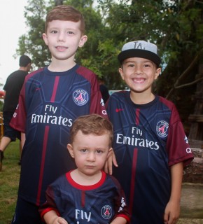 
<a style='margin-left: 5px;' class='btn btn-xs btn-social btn-facebook' href='https://www.facebook.com/sharer/sharer.php?u=https://www.galeramix.com.br/imagem/a64/800-800-90/conteudo/site_galerias/64/carnaval-infantil-casarao-gallotti-tijucas-37.jpg' rel='popup' data-width='500' data-height='400'><i class='fa fa-facebook'></i>Compartilhar <span class='hidden-xs'>no Facebook</span>
</a> 
<a class='btn btn-default btn-xs' target='_blank' href='imagem/a64/800-800-90/conteudo/site_galerias/64/carnaval-infantil-casarao-gallotti-tijucas-37.jpg'>
<span class='glyphicon glyphicon-cloud-download'></span> Salvar
</a>
