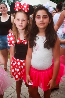 
<a style='margin-left: 5px;' class='btn btn-xs btn-social btn-facebook' href='https://www.facebook.com/sharer/sharer.php?u=https://www.galeramix.com.br/imagem/a64/800-800-90/conteudo/site_galerias/64/carnaval-infantil-casarao-gallotti-tijucas-39.jpg' rel='popup' data-width='500' data-height='400'><i class='fa fa-facebook'></i>Compartilhar <span class='hidden-xs'>no Facebook</span>
</a> 
<a class='btn btn-default btn-xs' target='_blank' href='imagem/a64/800-800-90/conteudo/site_galerias/64/carnaval-infantil-casarao-gallotti-tijucas-39.jpg'>
<span class='glyphicon glyphicon-cloud-download'></span> Salvar
</a>
