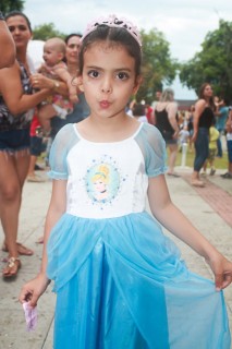 
<a style='margin-left: 5px;' class='btn btn-xs btn-social btn-facebook' href='https://www.facebook.com/sharer/sharer.php?u=https://www.galeramix.com.br/imagem/a64/800-800-90/conteudo/site_galerias/64/carnaval-infantil-casarao-gallotti-tijucas-40.jpg' rel='popup' data-width='500' data-height='400'><i class='fa fa-facebook'></i>Compartilhar <span class='hidden-xs'>no Facebook</span>
</a> 
<a class='btn btn-default btn-xs' target='_blank' href='imagem/a64/800-800-90/conteudo/site_galerias/64/carnaval-infantil-casarao-gallotti-tijucas-40.jpg'>
<span class='glyphicon glyphicon-cloud-download'></span> Salvar
</a>
