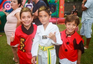 
<a style='margin-left: 5px;' class='btn btn-xs btn-social btn-facebook' href='https://www.facebook.com/sharer/sharer.php?u=https://www.galeramix.com.br/imagem/a64/800-800-90/conteudo/site_galerias/64/carnaval-infantil-casarao-gallotti-tijucas-46.jpg' rel='popup' data-width='500' data-height='400'><i class='fa fa-facebook'></i>Compartilhar <span class='hidden-xs'>no Facebook</span>
</a> 
<a class='btn btn-default btn-xs' target='_blank' href='imagem/a64/800-800-90/conteudo/site_galerias/64/carnaval-infantil-casarao-gallotti-tijucas-46.jpg'>
<span class='glyphicon glyphicon-cloud-download'></span> Salvar
</a>
