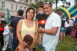 
<a style='margin-left: 5px;' class='btn btn-xs btn-social btn-facebook' href='https://www.facebook.com/sharer/sharer.php?u=https://www.galeramix.com.br/imagem/a64/800-800-90/conteudo/site_galerias/64/carnaval-infantil-casarao-gallotti-tijucas-49.jpg' rel='popup' data-width='500' data-height='400'><i class='fa fa-facebook'></i>Compartilhar <span class='hidden-xs'>no Facebook</span>
</a> 
<a class='btn btn-default btn-xs' target='_blank' href='imagem/a64/800-800-90/conteudo/site_galerias/64/carnaval-infantil-casarao-gallotti-tijucas-49.jpg'>
<span class='glyphicon glyphicon-cloud-download'></span> Salvar
</a>
